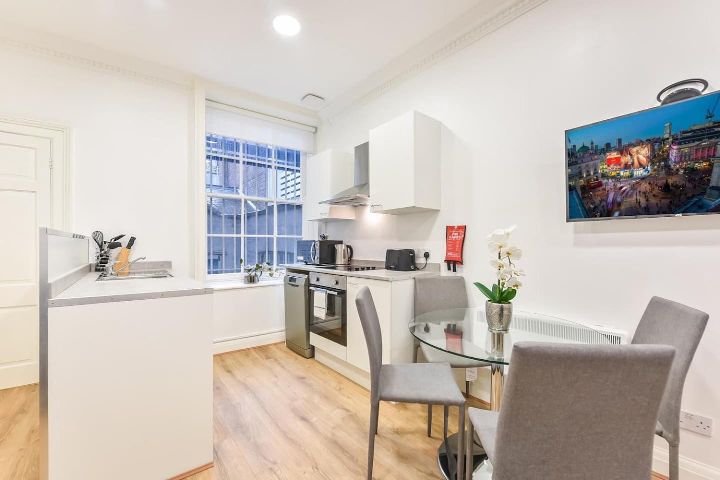 2 Bed Piccadilly Apartment 2 London Exterior foto